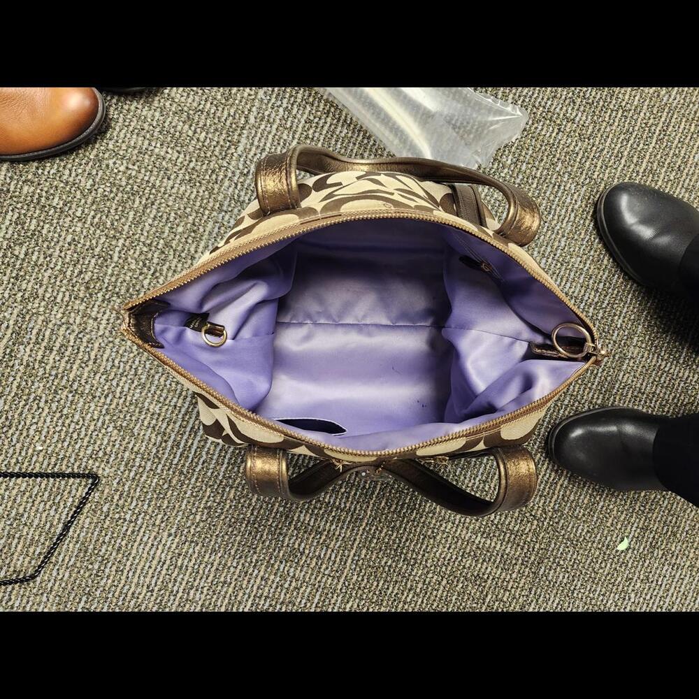Coach signature bag - Picture 3 of 3